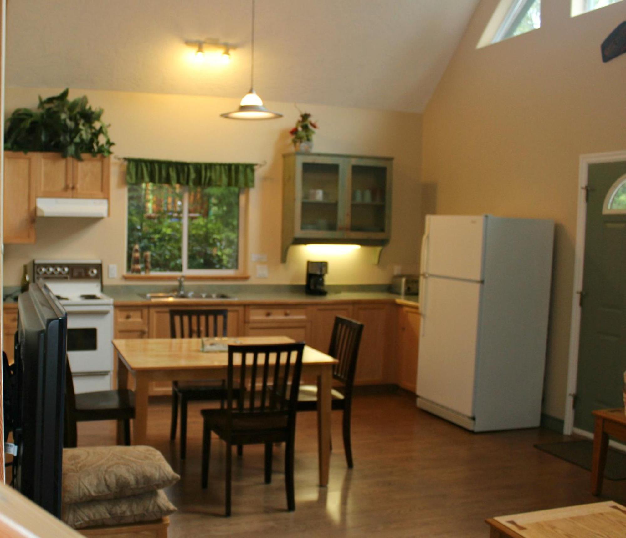 Wild Coast Wilderness Resort Port Renfrew Rum bild